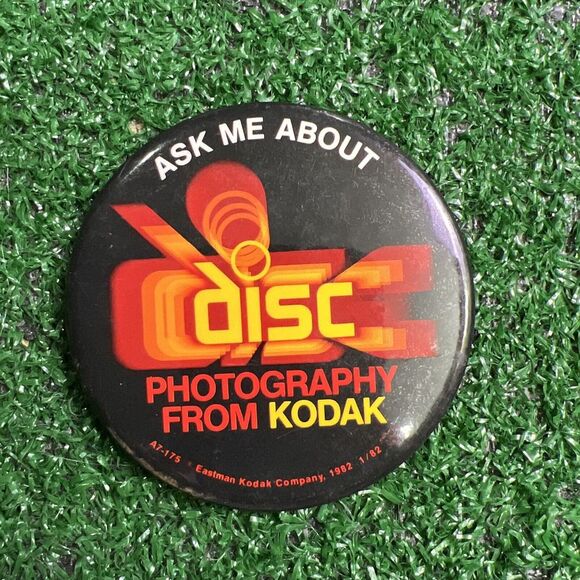 Vintage 1982 Ask me About Disc Photography From Kodak Button Pinback - Picture 1 of 6